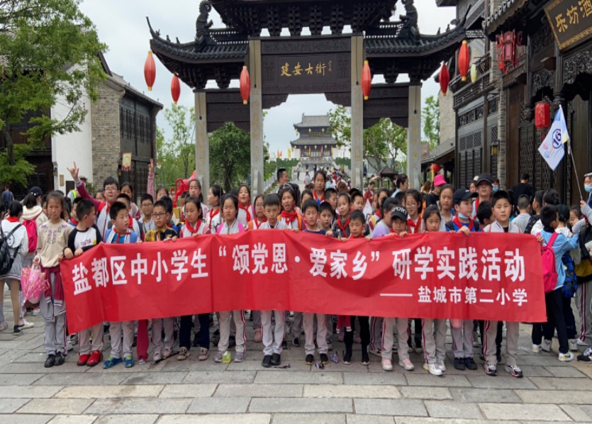 中小学春季1.JPG